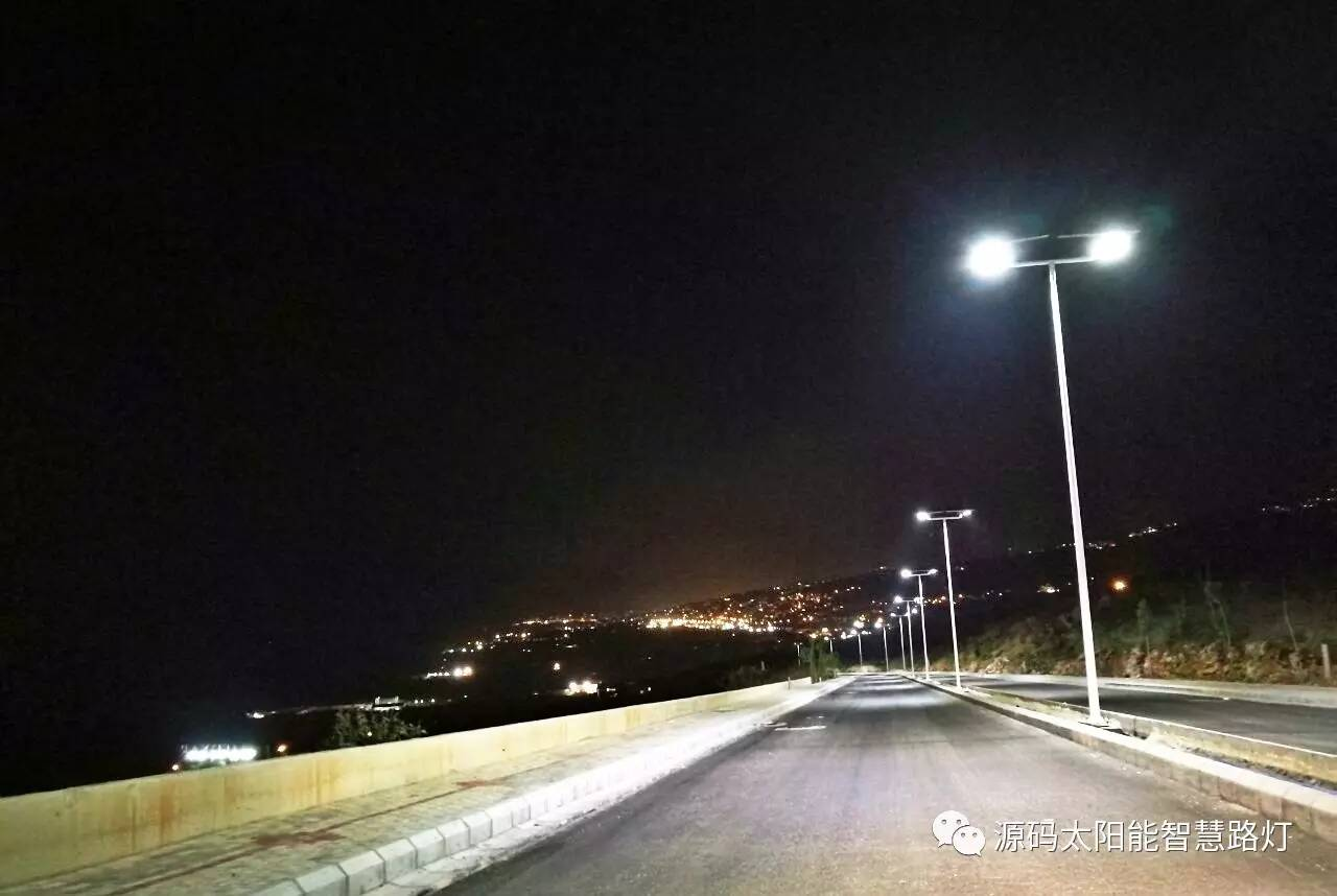 来自中国的光,照亮了中东海港的夜