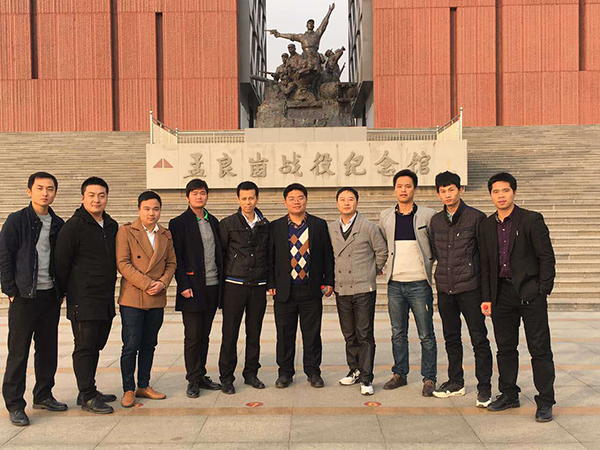 源码太阳能路灯山东“突击队员”表彰会